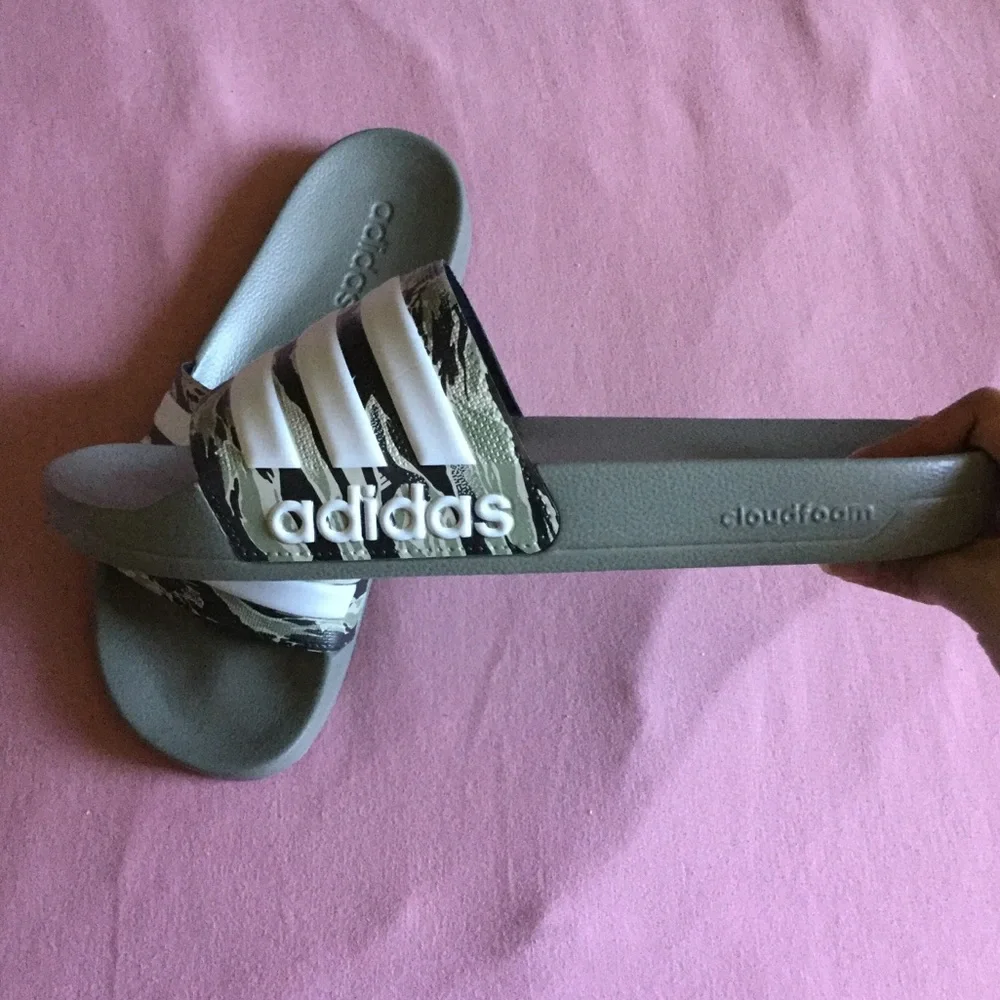 Adidas Adilette Cloudfoam camo shower slides NWOT